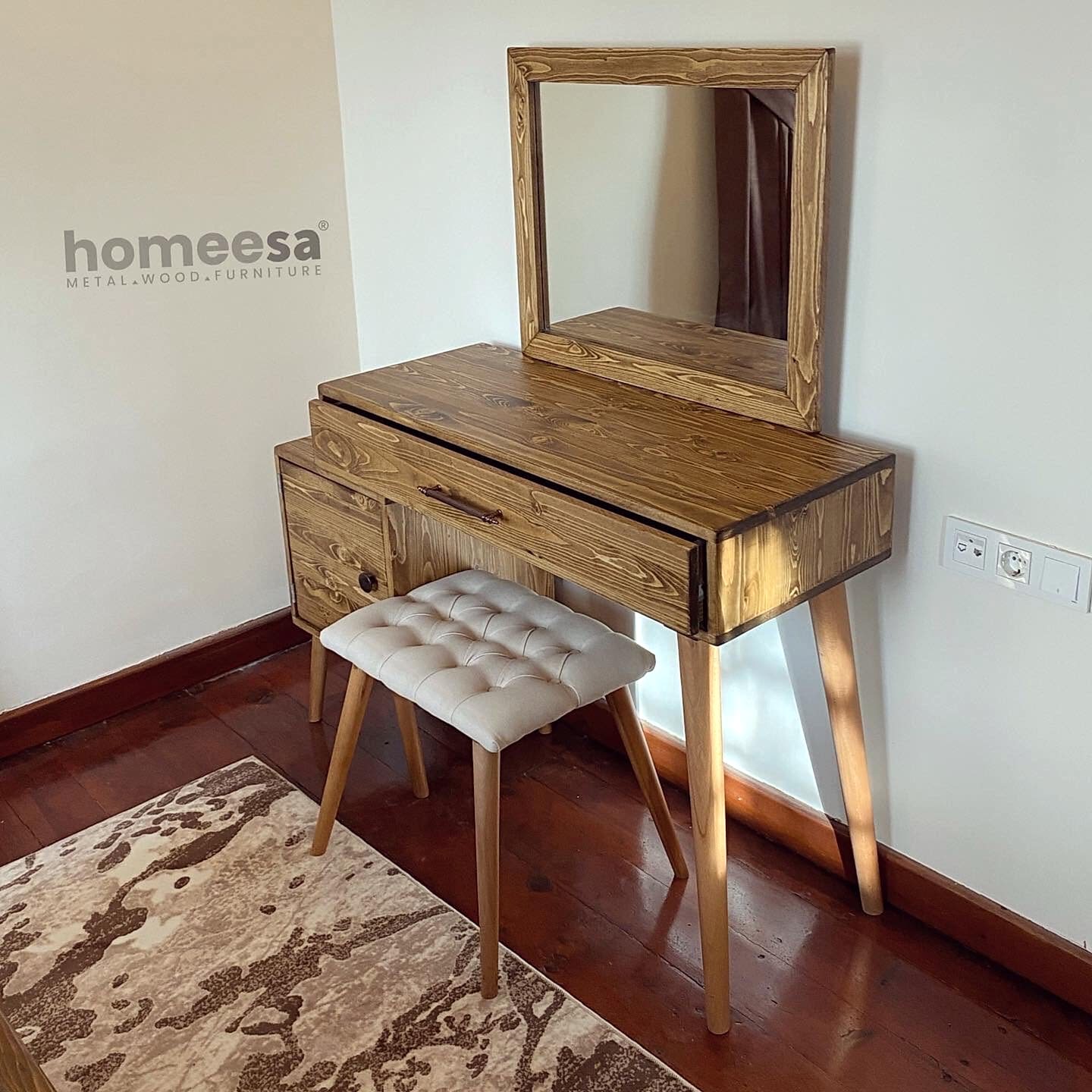 Dolaplı ve Çekmeceli Makyaj Masası