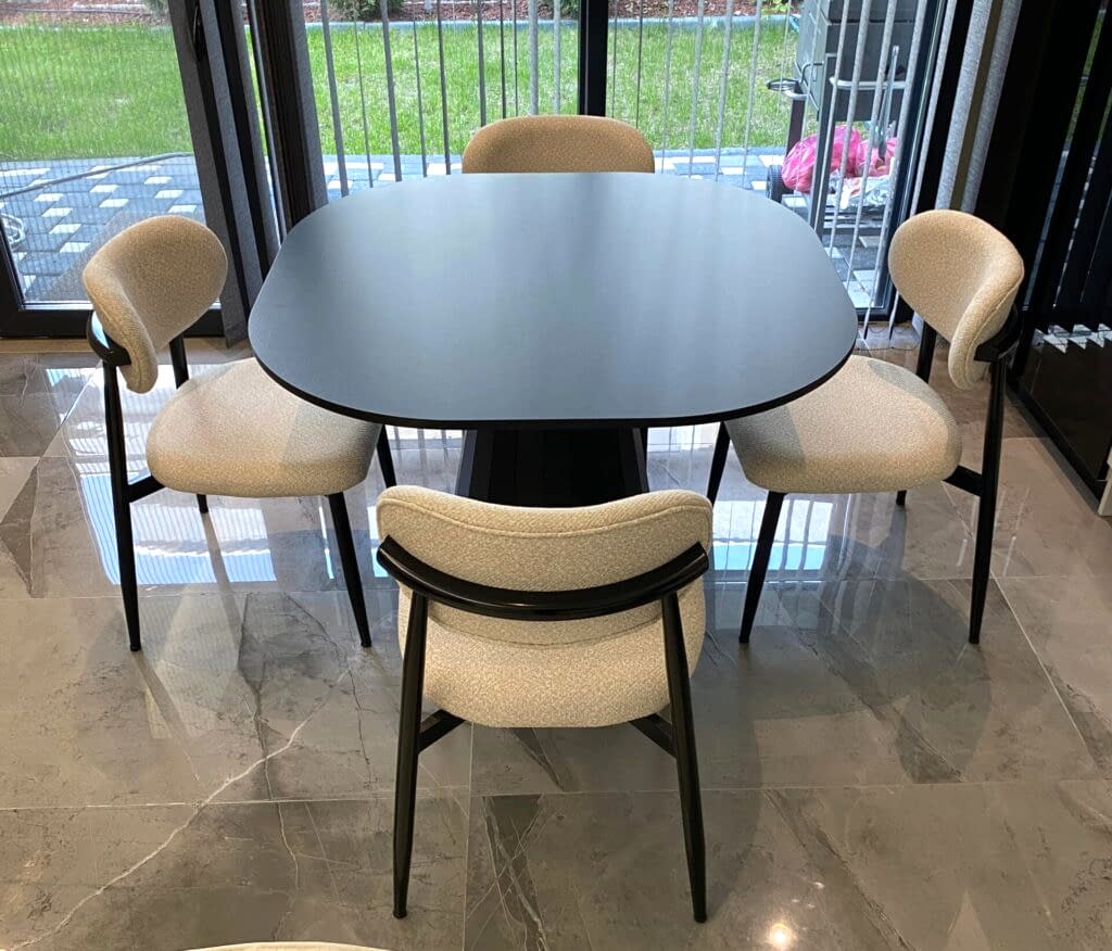 İtalyan Kesim Jumbo Masa/ Metal Sandalye